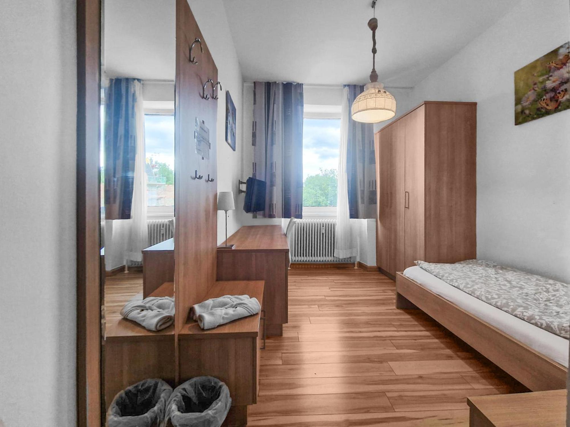 Apartment Josef Wolfik Strasse 10 *