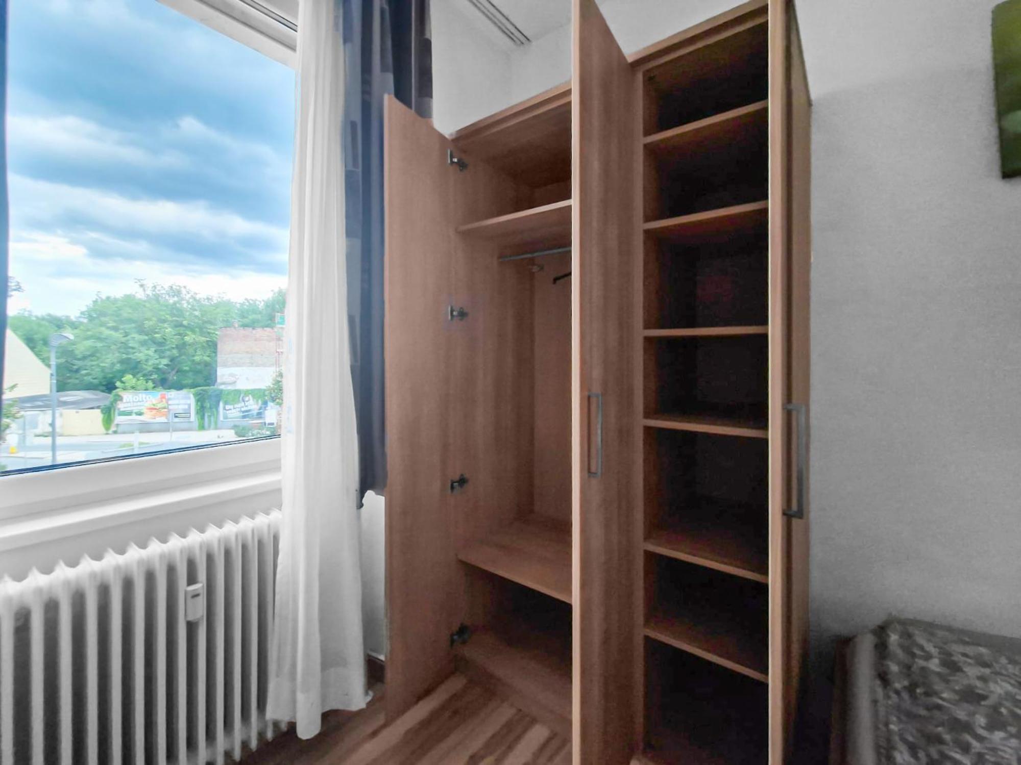 Josef Wolfik Strasse 10 * Stockerau