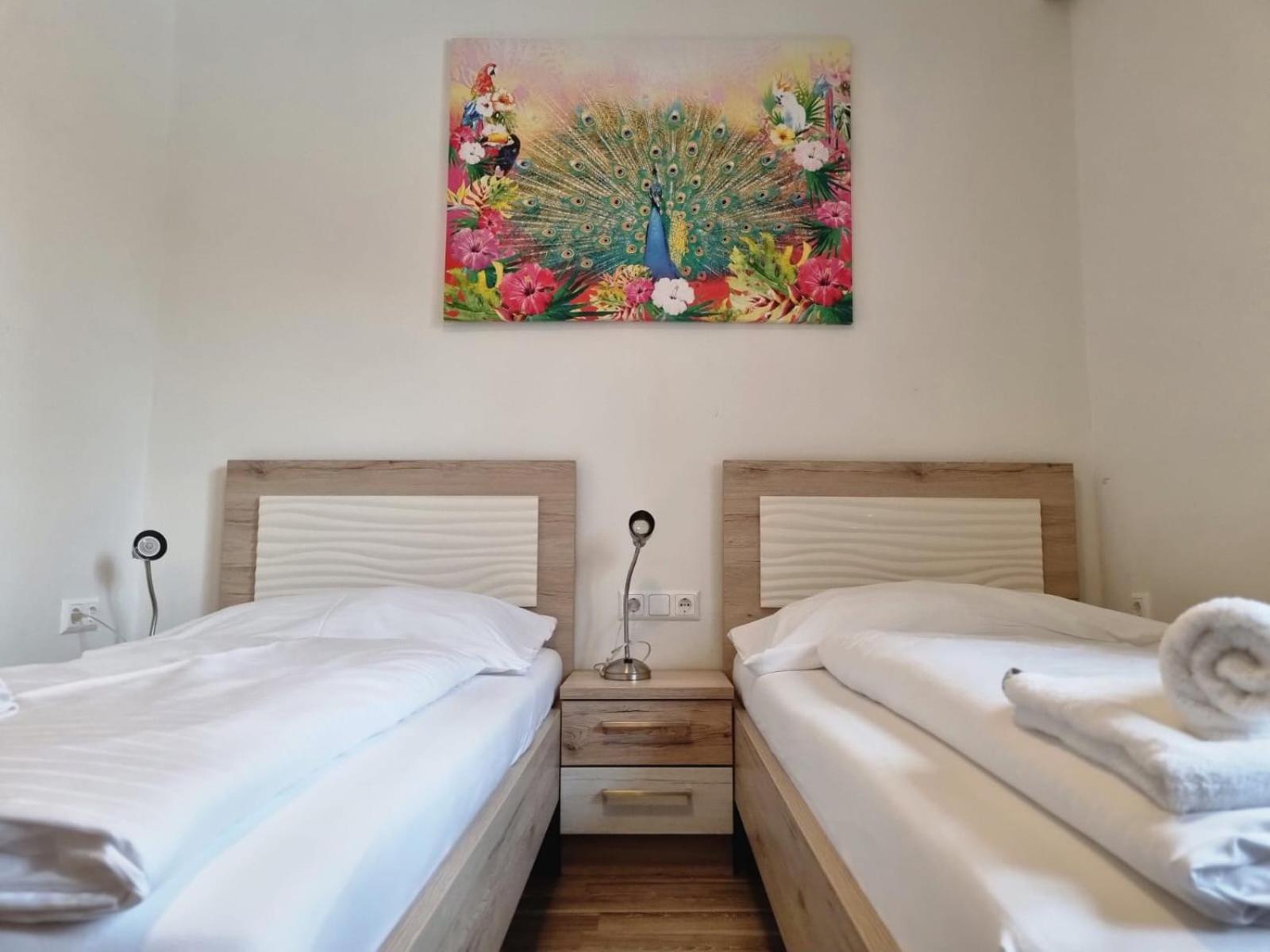 Josef Wolfik Strasse 10 *