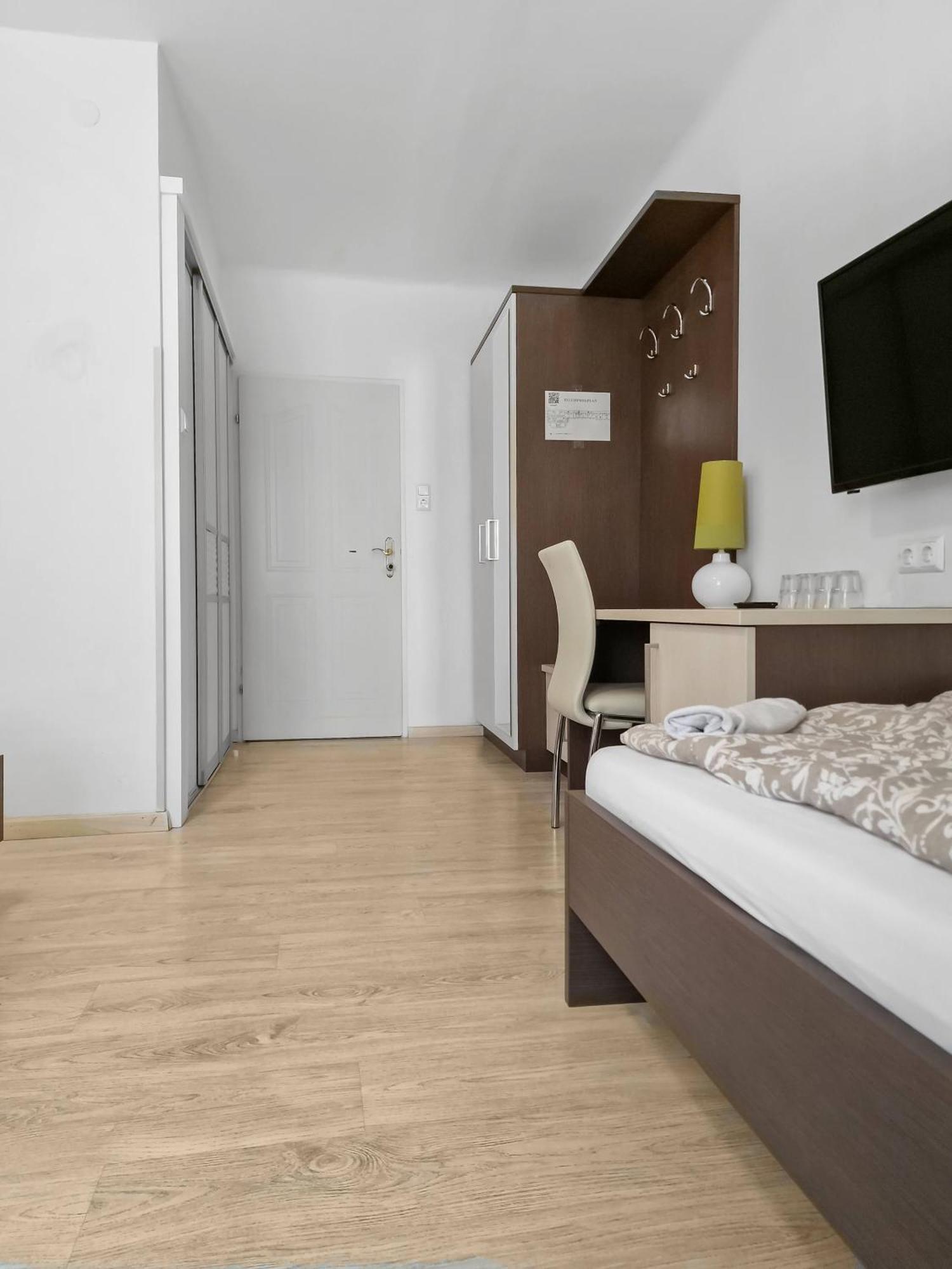 Apartment Josef Wolfik Strasse 10