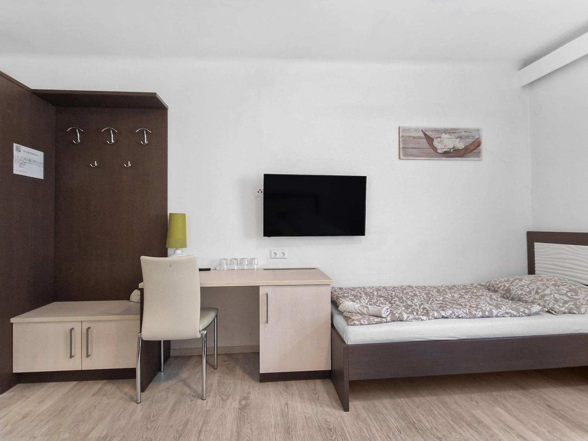Apartment Josef Wolfik Strasse 10